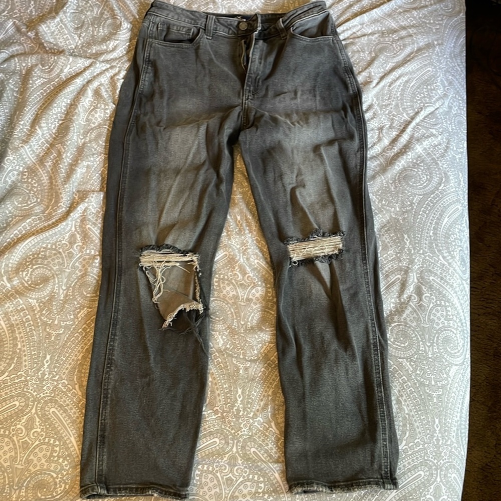 Hollister Ultra High Rise Ripped Mom Jeans - Black Washed